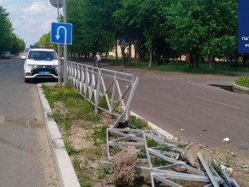 У Ковелі водій за кермом Mercedes скоїв аварію та втік з місця пригоди. ФОТО