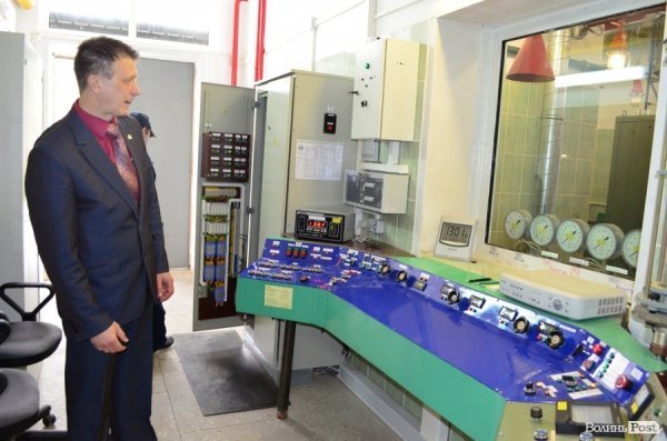 Цією установкою для гарячого випробування колектора завод особливо пишається