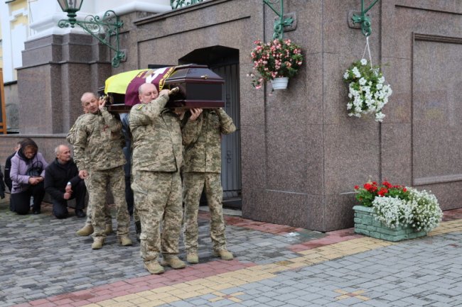 У Луцьку попрощалися з воїном Олексієм Кривовим
