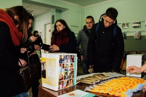 У Луцьку пройшла акція на підтримку людей, хворих на синдром Дауна. ФОТО