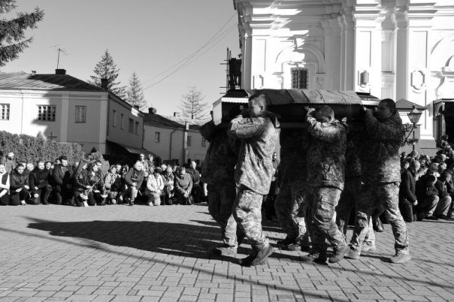 У Луцькій громаді провели в останню дорогу Героїв Валерія Семенюка та Анатолія Мерчука. ФОТО