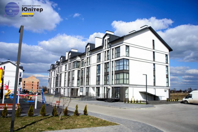 Ось так облаштували територію біля першого будинку ЖК «Юпітер»