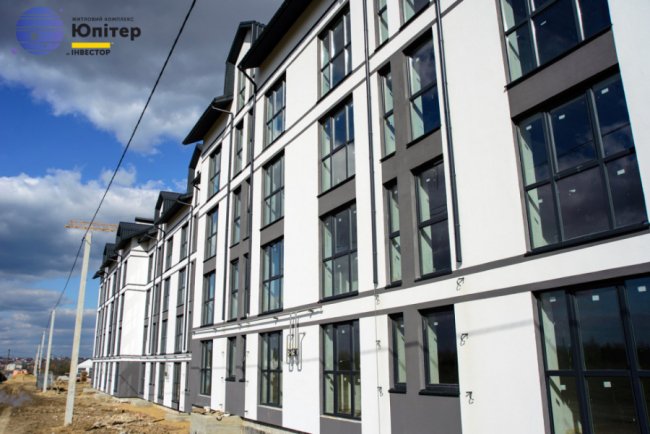 У житловому комплексі «Юпітер» мурують мансардний поверх. ФОТО*