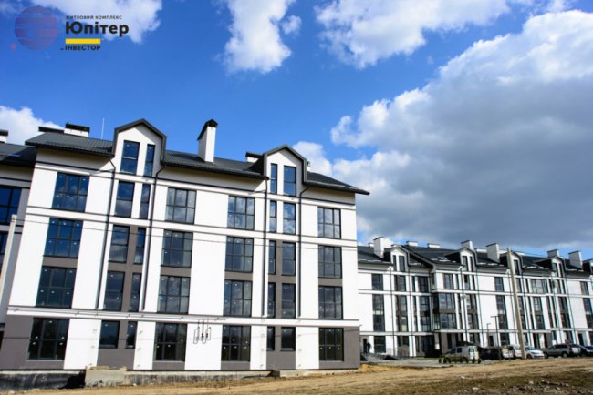 У житловому комплексі «Юпітер» мурують мансардний поверх. ФОТО*