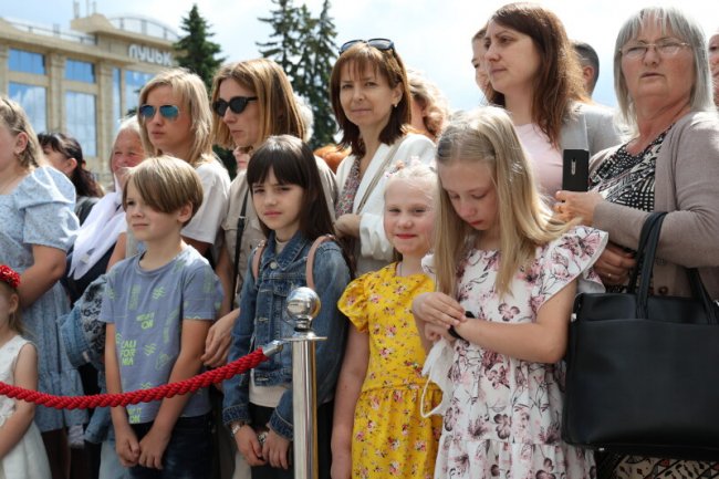 Вручення медалей випускникам у Луцьку: як це було