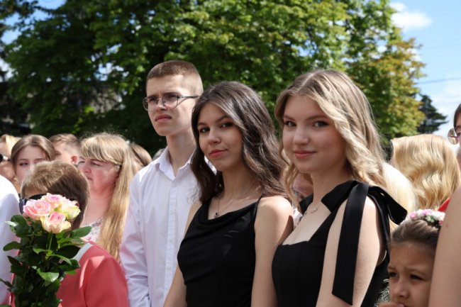 Вручення медалей випускникам у Луцьку: як це було