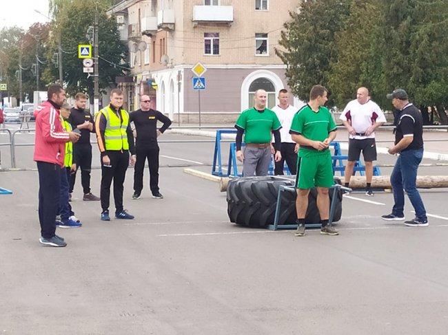 «Козацькі розваги»: у місті на Волині спортивні змагання приурочили до Дня захисника України. ФОТО