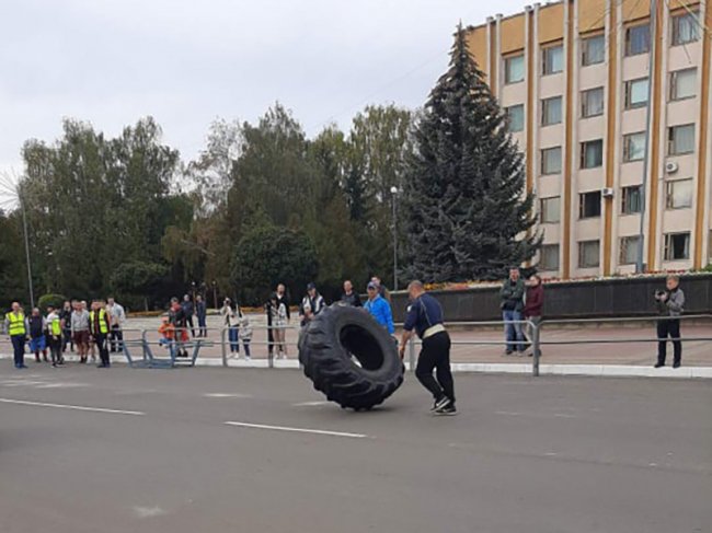 «Козацькі розваги»: у місті на Волині спортивні змагання приурочили до Дня захисника України. ФОТО