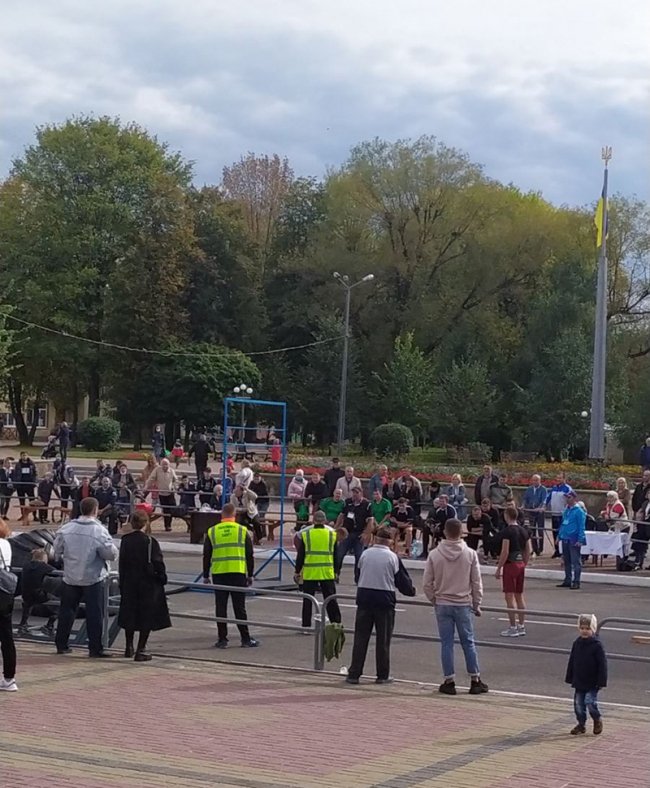 «Козацькі розваги»: у місті на Волині спортивні змагання приурочили до Дня захисника України. ФОТО