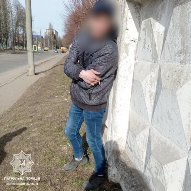 У Луцьку затримали двох людей з наркотиками. ФОТО