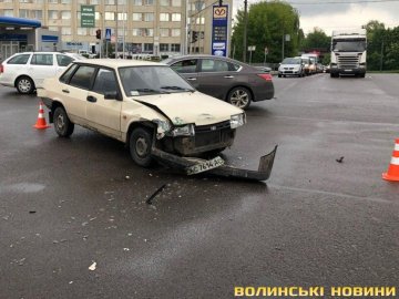 У Луцьку зіткнулися ВАЗ  і бус. ФОТО. ВІДЕО