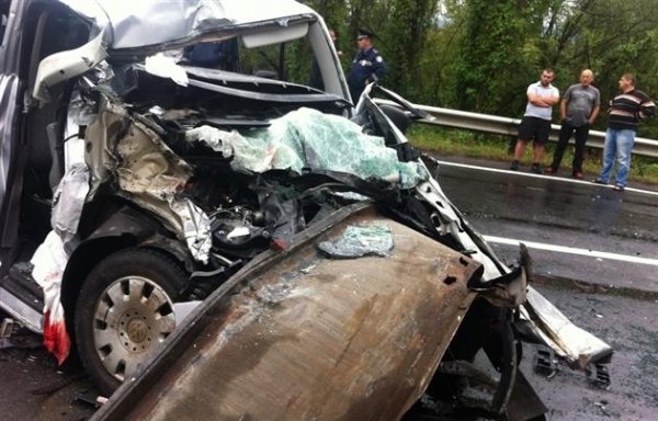 Смертельне зіткнення вантажівки та двох бусів на Закарпатті. ФОТО. ВІДЕО