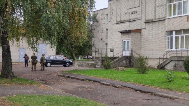 У Луцьку на наявність вибухівки перевіряли навчальні заклади. ФОТО. ВІДЕО