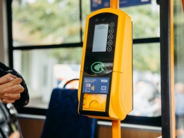 У транспорті Луцька тимчасово не можна буде розраховуватися банківською картою