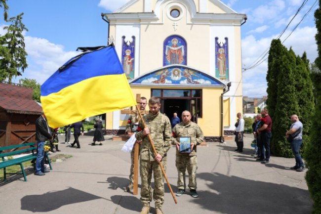 Лучани віддали останню шану Герою Віталію Колеснику