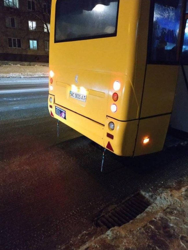 «Чи не в'їб*лася в сосну»: у Луцьку водій маршрутки обматюкав пасажирку. ФОТО