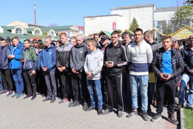 На стіні Волинського училища відкрили пам'ятну дошку шістьом загиблим на Майдані і Сході. ФОТО