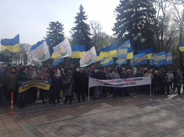 Парламент знову пікетують шахтарі. ФОТО