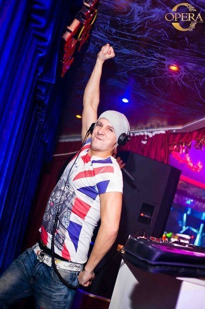 Чоловічий стриптиз у луцькому клубі. ФОТО