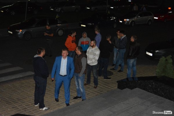 У Луцьку пікетували СБУ і вимагали зустрічі з губернатором. ФОТО. ВІДЕО