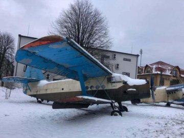У Ковелі з аукціону продають літаки. ФОТО