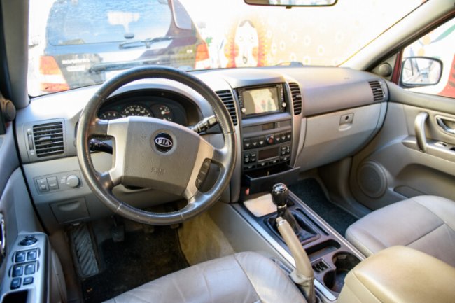 Луцькрада передала 3 позашляховики військовим на Бахмутський напрямок. ФОТО