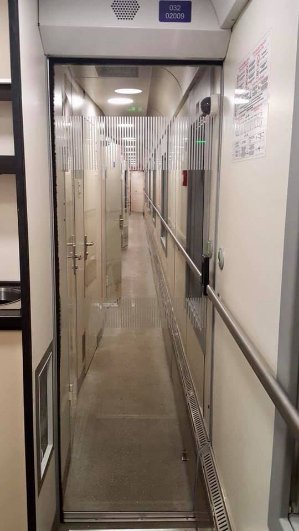 «Укрзалізниця» презентувала нові вагони з душем в кожному купе