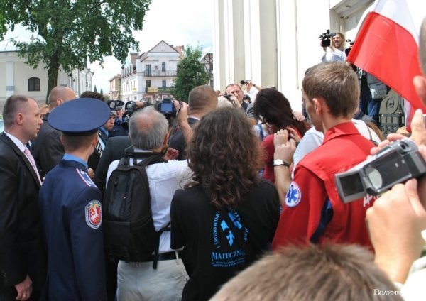 Десь тут у Комаровського хлопець із Запоріжжя кинув яйцем