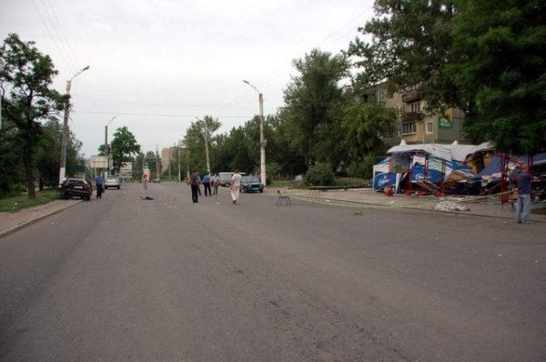 На Луганщині авто «влетіло» в зупинку ‒ загинула людина. ФОТО