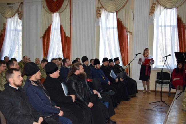 Для луцьких прикордонників організували різдвяний концерт. ФОТО