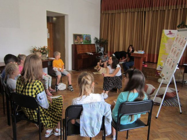 У Луцьку діти читали собакам книжки. ФОТО