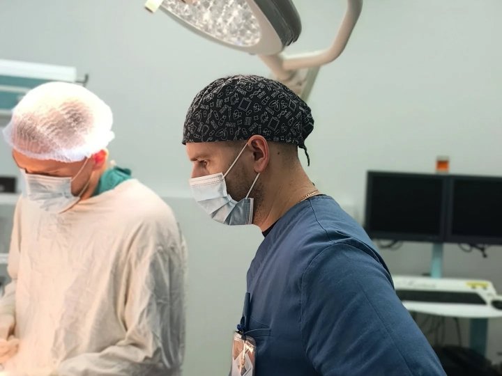 На Волині під час операції пацієнт розповідав хірургам про свої улюблені страви. ФОТО