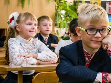 Розповіли, за яких обставин у школах Луцька можуть вчитися діти без місцевої прописки. ВІДЕО