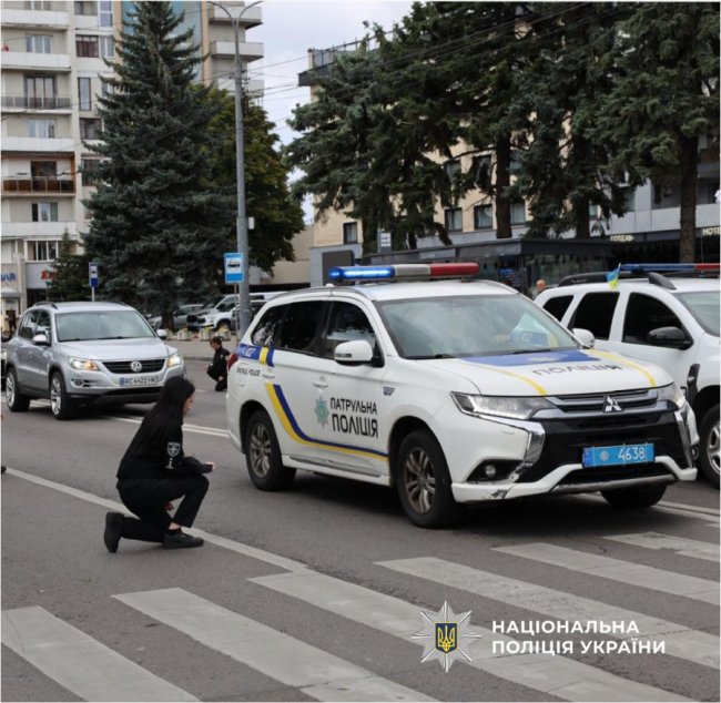 Назавжди в серцях: у рідному Луцьку на колінах зустріли Героя-поліцейського Олександра Солов'янчика