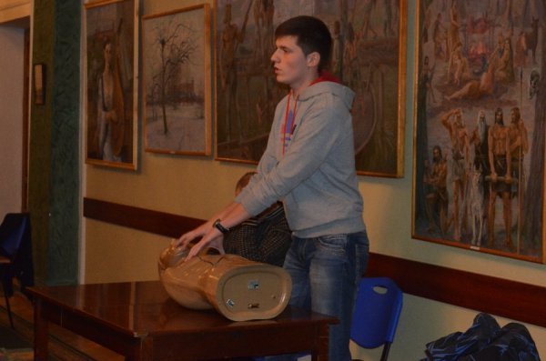  У Луцьку «Правий сектор» влаштував медичні навчання. ФОТО