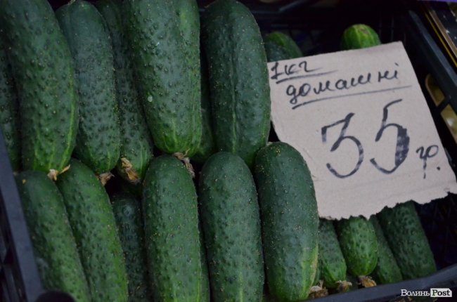 Від і до: почім на луцькому ринку молода картопля, огірки і зелена цибуля
