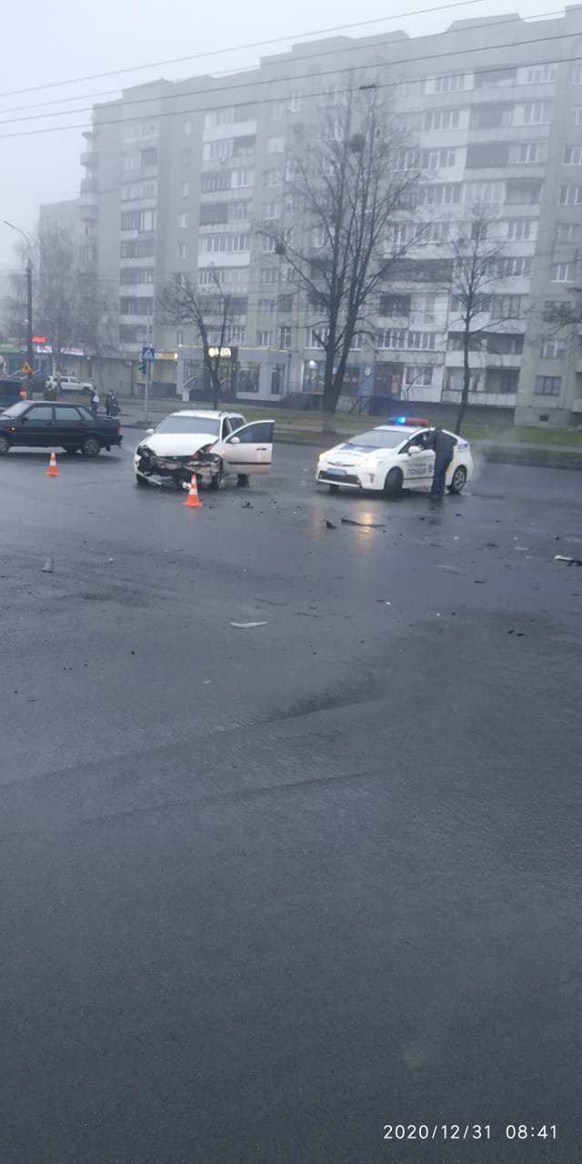 Від удару автомобілі розлетілися дорогою: у Луцьку трапилася ДТП. ОНОВЛЕНО