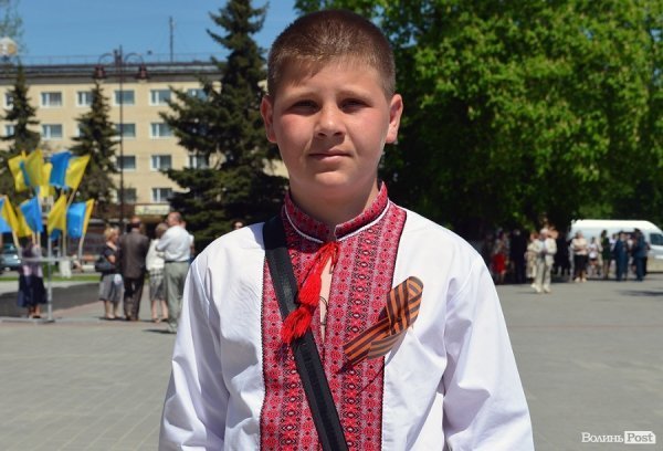 Луцьк напередодні Дня Перемоги: вишиванки і георгіївські стрічки. ФОТО