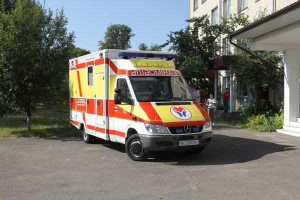 Горохівським медикам подарували новий реанімобіль. ФОТО