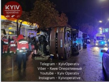 У Києві перекинувся автобус «Кишинів-Москва»: багато постраждалих