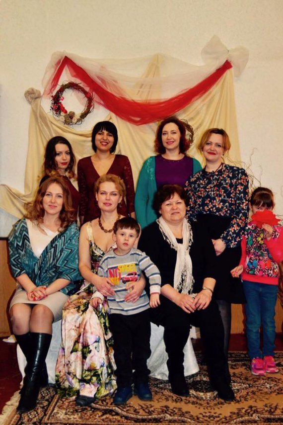 Переселенка з Донецька створила у Луцьку клуб, де навчає мистецтву