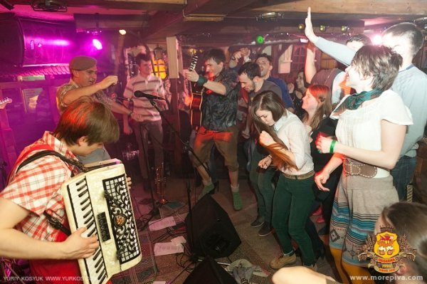 Як у Луцьку танцювали під закарпатський рок-н-рол. ФОТО