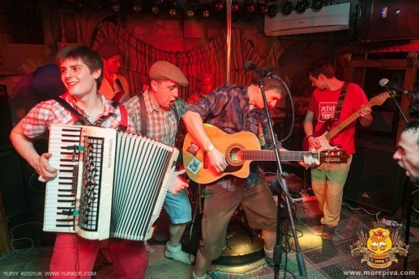 Як у Луцьку танцювали під закарпатський рок-н-рол. ФОТО