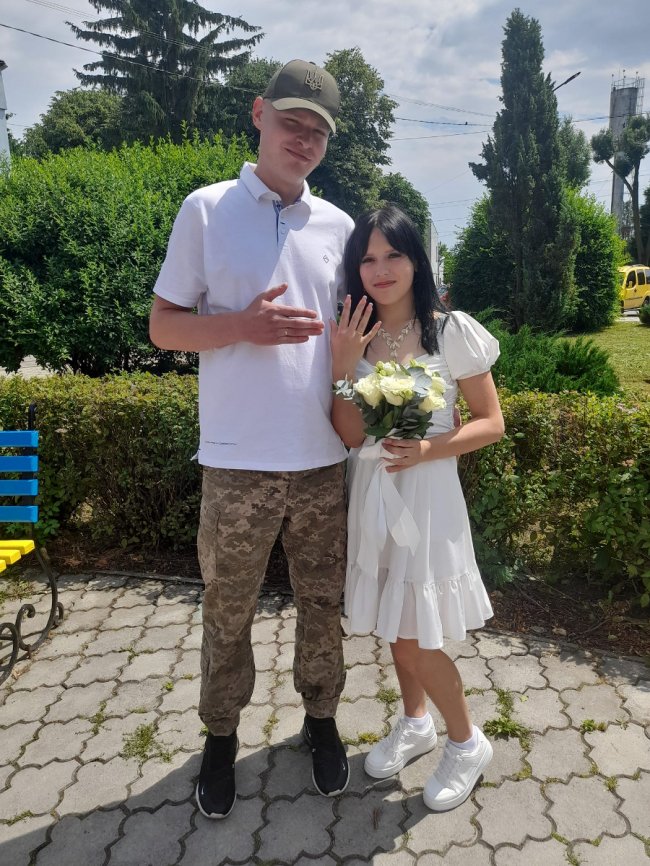 У містечку на Волині військовий взяв шлюб із коханою