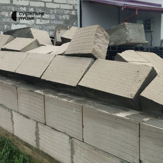 У Княгининку буревій позносив дахи з будинків 