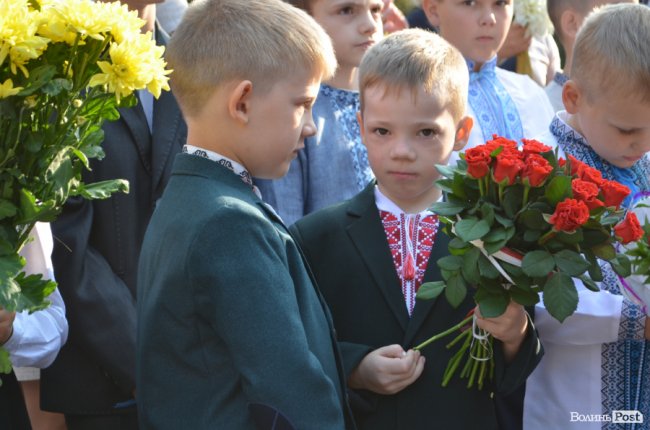 Перший дзвоник у луцькій школі №17. ФОТО