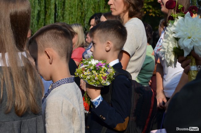 Перший дзвоник у луцькій школі №17. ФОТО