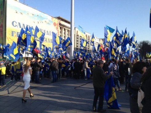 Під Верховною Радою - димові шашки та вибухи. ФОТО. ВІДЕО
