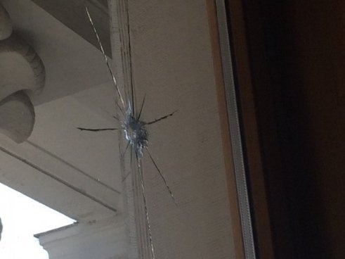 Під Верховною Радою - димові шашки та вибухи. ФОТО. ВІДЕО