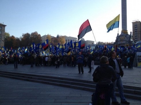Під Верховною Радою - димові шашки та вибухи. ФОТО. ВІДЕО